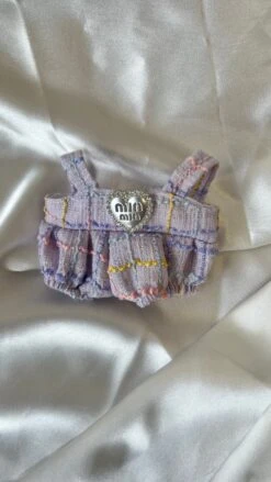 Labubu Lavender Tweed Set - Purple Overalls & Yellow Bow Accessory (17cm) 8 Labubu Lavender Tweed Set - Purple Overalls & Yellow Bow Accessory (17cm) -Bobby Sales 203440AF 2760 4C9C BCE9 72DE9C751358