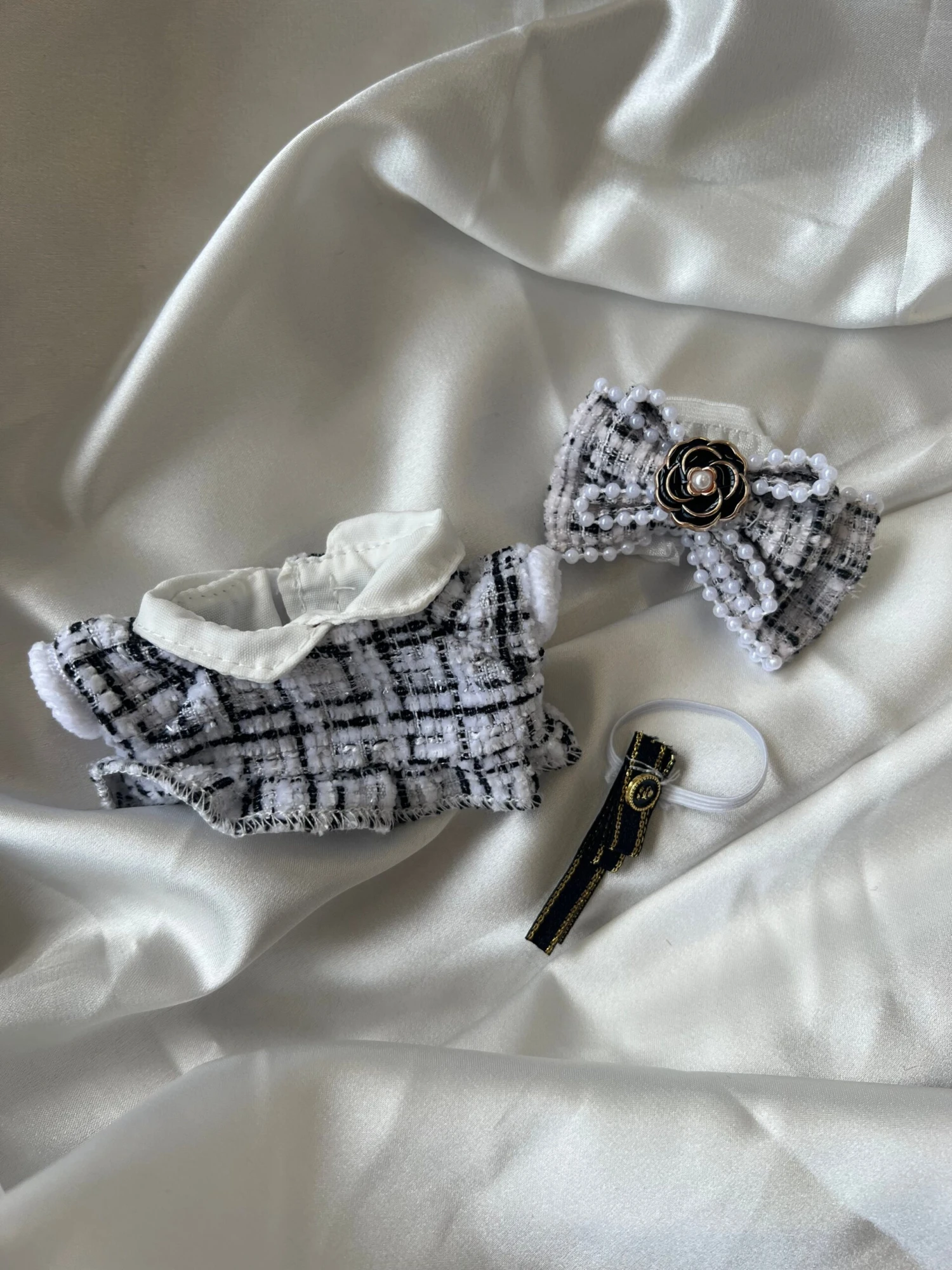 Labubu Designer Tweed Outfit Set - Elegant Black & White With Bow & Brooch (17cm) 4 Labubu Designer Tweed Outfit Set - Elegant Black & White With Bow & Brooch (17cm) - Image 2