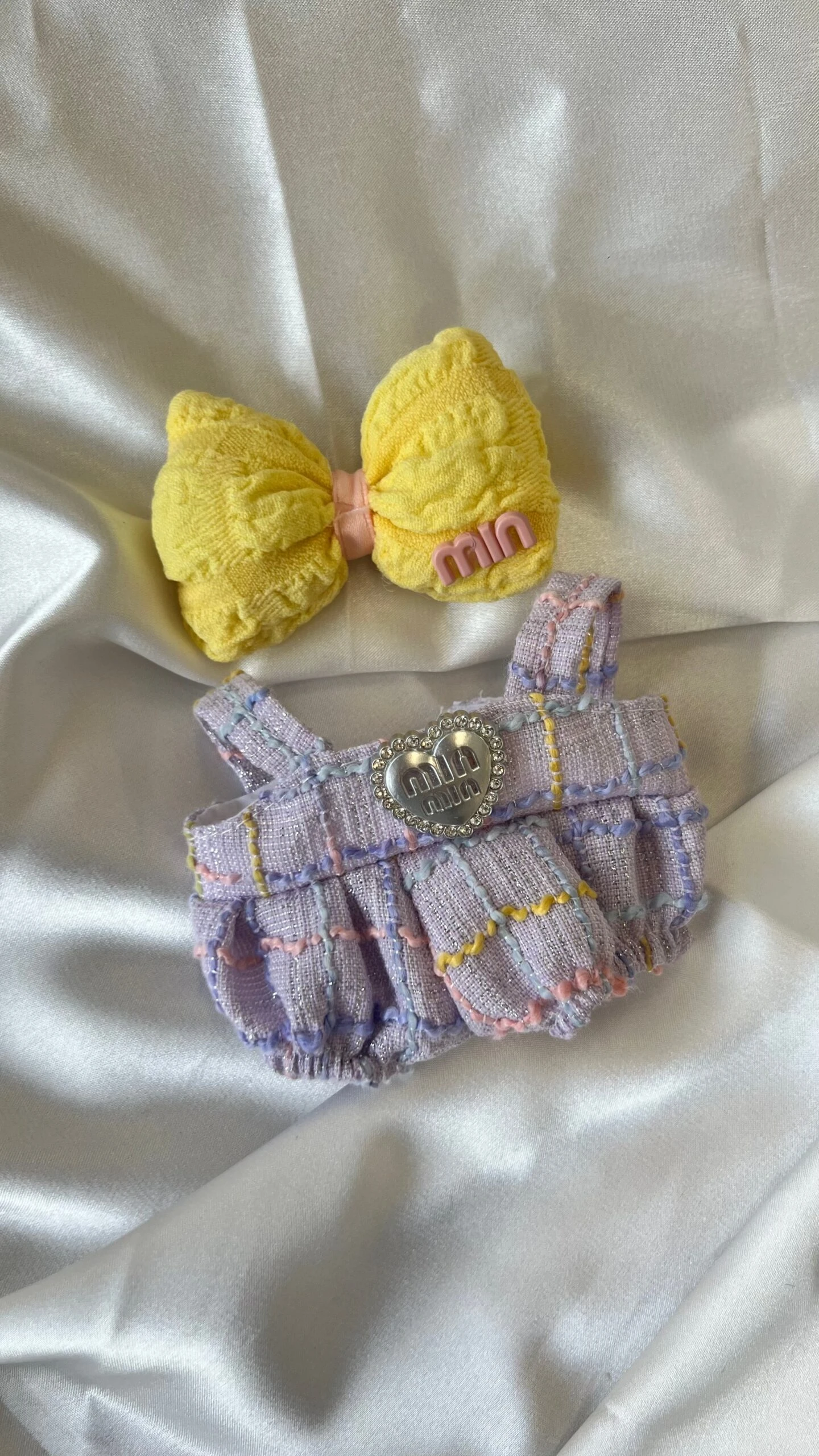 Labubu Lavender Tweed Set - Purple Overalls & Yellow Bow Accessory (17cm) 4 Labubu Lavender Tweed Set - Purple Overalls & Yellow Bow Accessory (17cm) - Image 2