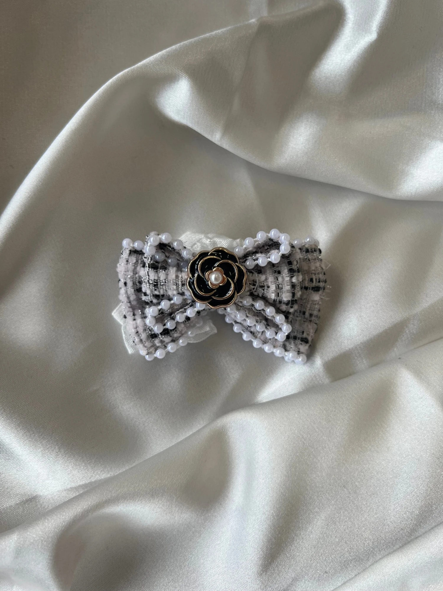 Labubu Designer Tweed Outfit Set - Elegant Black & White With Bow & Brooch (17cm) 5 Labubu Designer Tweed Outfit Set - Elegant Black & White With Bow & Brooch (17cm) - Image 3