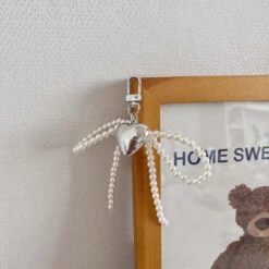 Pearlescent Bow Charm -Bobby Sales O1CN01AZ507W2HSkxQyhXFR 1790569150 0 cib