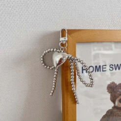 Pearlescent Bow Charm -Bobby Sales O1CN01BA0a8d2HSkxJIRKyG 1790569150 0 cib