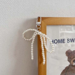 Pearlescent Bow Charm -Bobby Sales O1CN01oit8Yw2HSkxP6yLPc 1790569150 0 cib